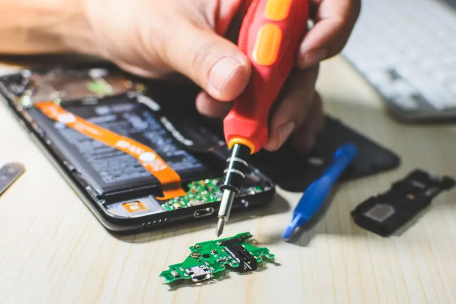 atelier fiable pour réparer téléphones avec service rapide professionnel au Lardin Saint Lazare