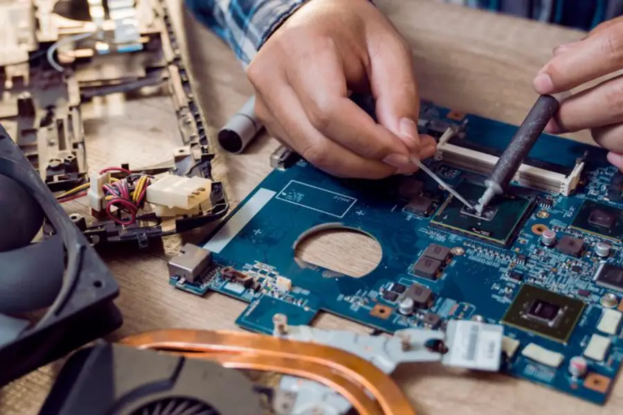 Réparazard réalise la mise à jour et le remplacement de composants pour booster les performances de vos appareils au Lardin Saint-Lazare