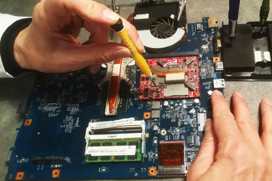 Réparazard assure la réparation complète d’ordinateurs PC et Mac avec expertise locale et service professionnel de qualité