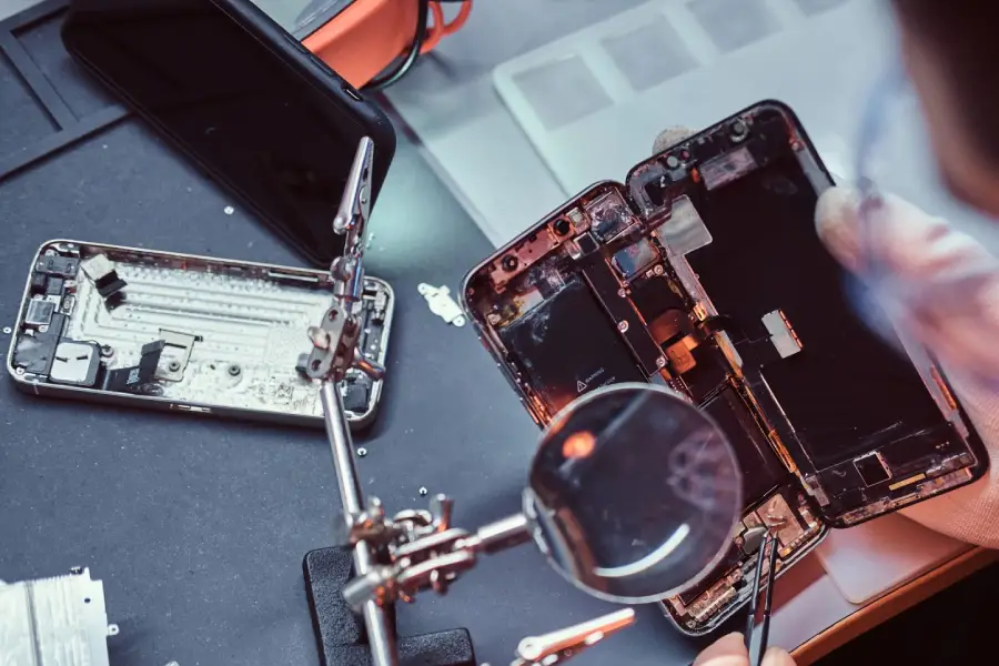 Réparazard assure la réparation professionnelle de smartphones toutes marques avec diagnostic précis et service local de qualité