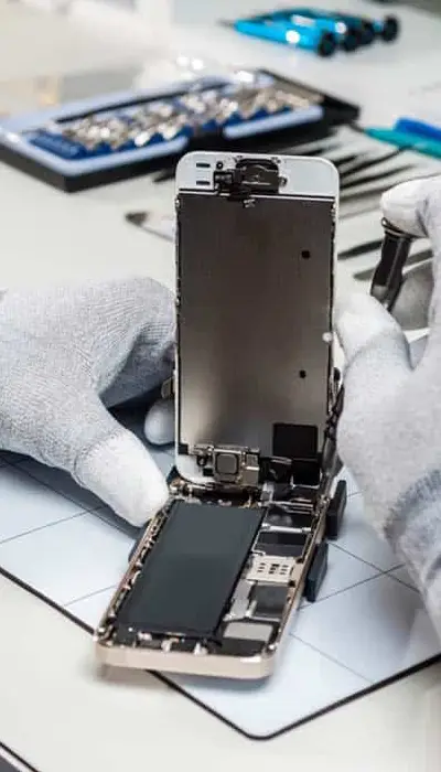 Réparation rapide et fiable de smartphones dans l'atelier