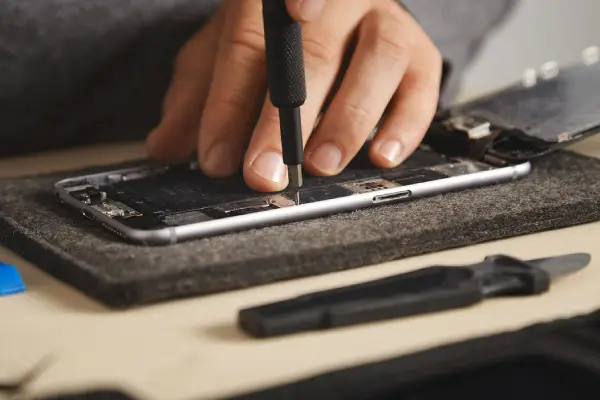 changement batterie téléphone portable rapide fiable atelier local au Lardin Saint Lazare service client