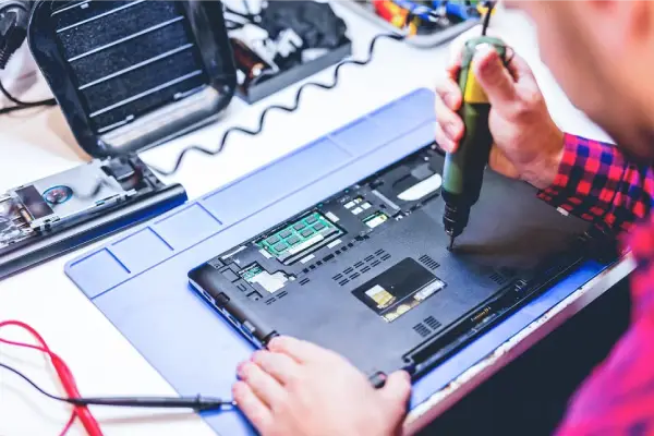 réparation tablette et ordinateur dans atelier électronique Lardin Saint Lazare