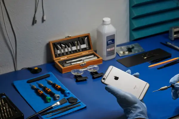 remplacement écran iPhone cassé rapide fiable et économique Lardin Saint Lazare