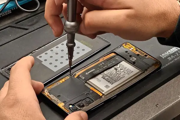 technicien Réparazard réparation smartphone professionnel Lardin Saint Lazare intervention rapide garantie